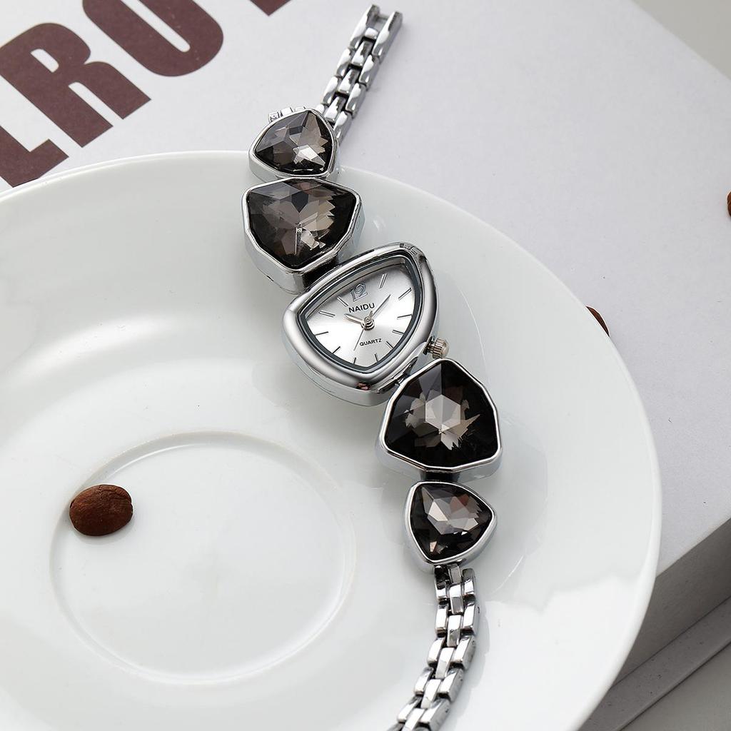 Irregular Shape Casual Easiest for Match Vintage Quartz Watch for Daily Wear Women's Gemstone Crystal Bracelet Watch