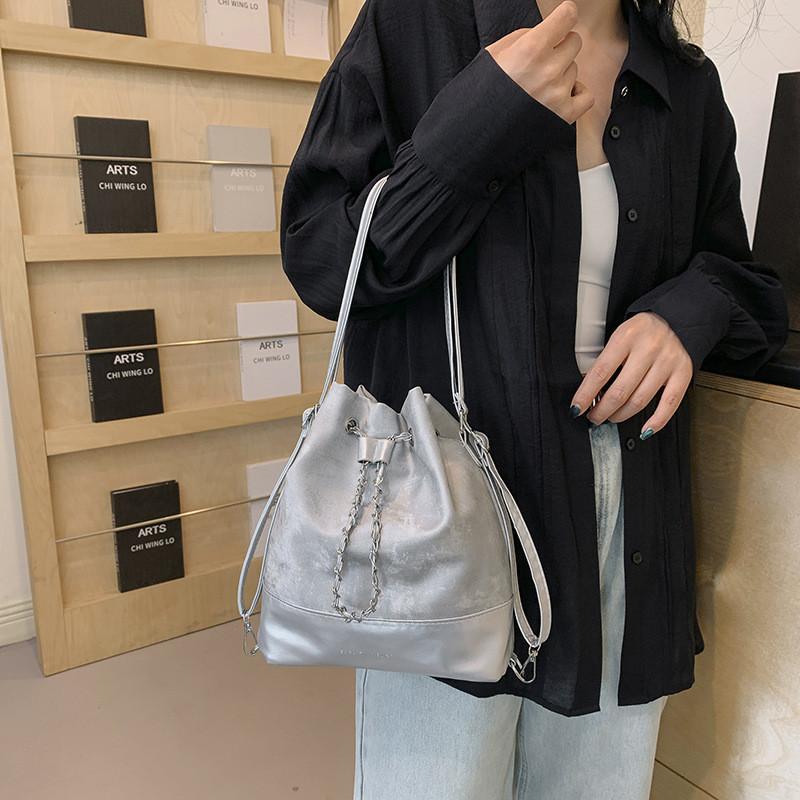 Schicke Kettenschultertasche für Damen Trendige Eimerform Mode 2024 Neue Kollektion