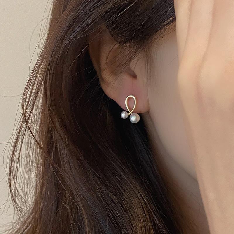 

Pearl earrings light luxury high-end sense niche design sense temperament ins wind small stud earrings new models