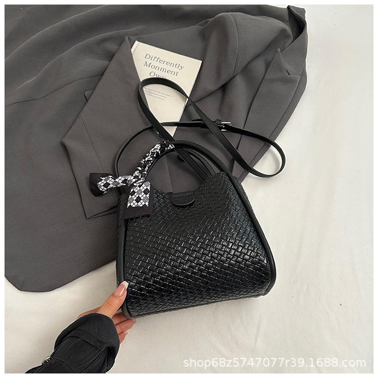 Handbag Bag Women's 2025 New Niche Fashion Bucket Bag Versatile One-shoulder Crossbody Bag Textured Casual Handbag