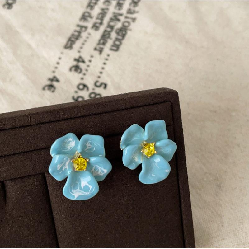New small fresh blue iris stud earrings for women, simple and compact earrings, versatile temperament and high-end earrings.