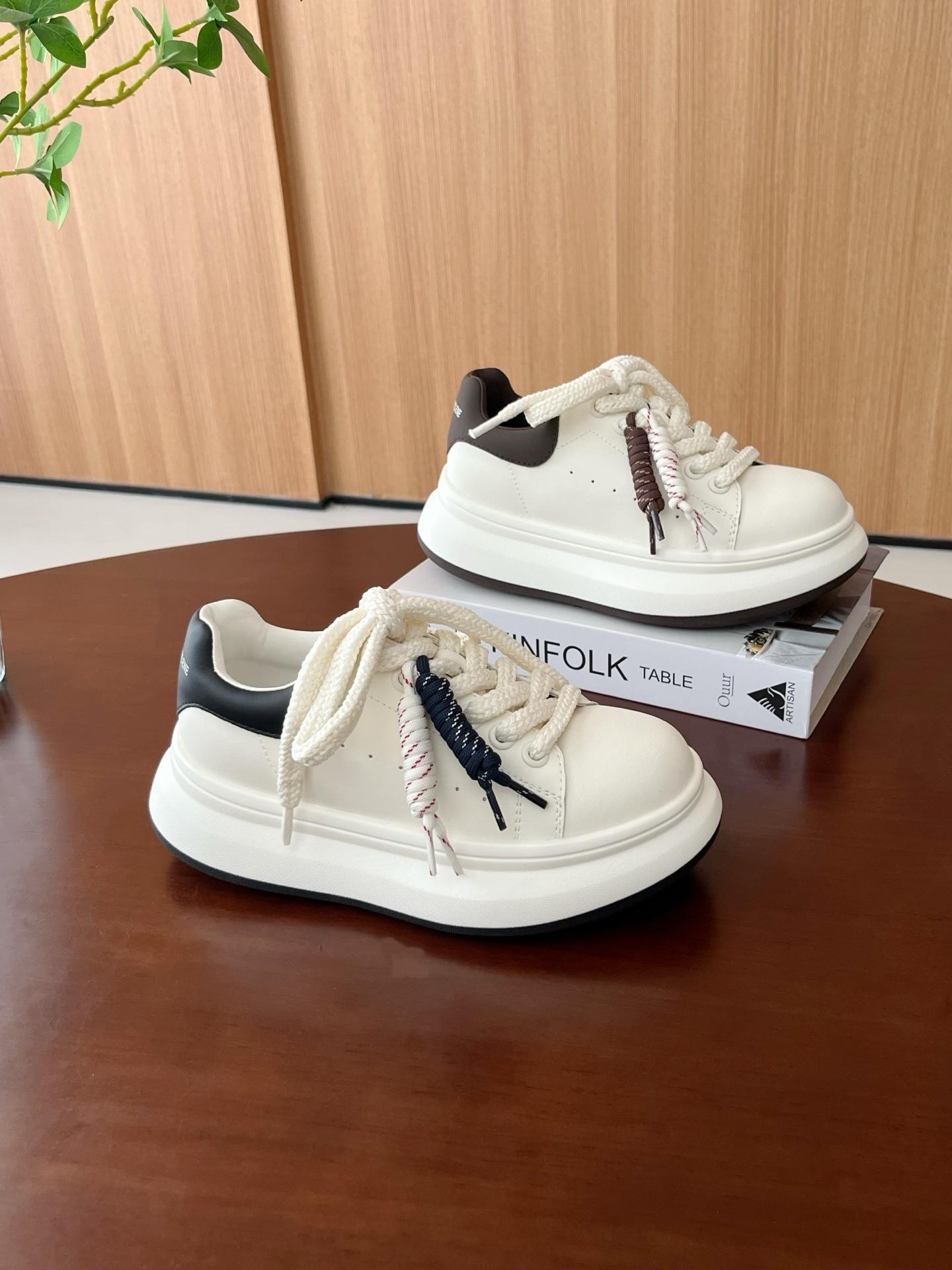 

Platform white shoes women s 2025 autumn new leather muffin shows small and versatile feet, increases the height of board shoes, casual sports trend 35
