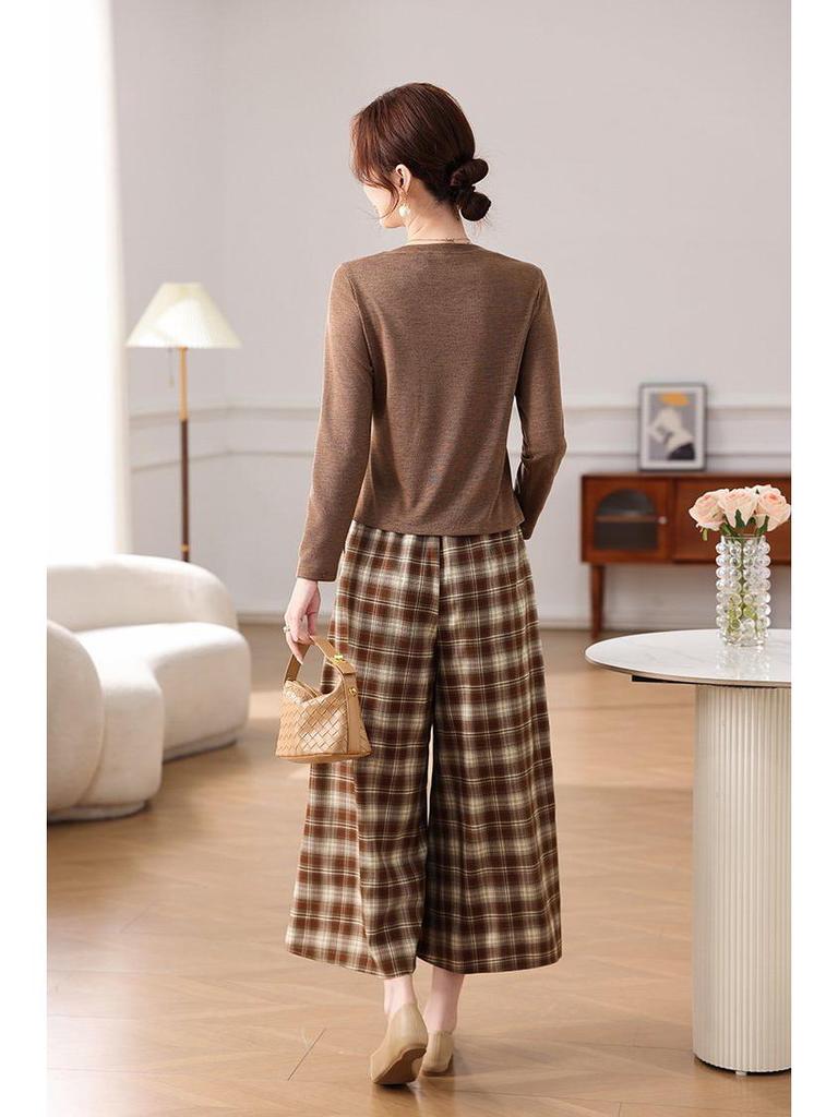 Elegant Spring Suit Set for Middle-Aged Women: Long Sleeve Top & Plaid Trousers Two-Piece.