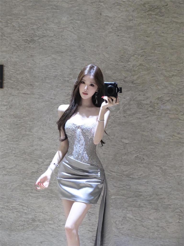 Elegant Sequined Waist-Cinched Bandeau Dress: Slim-Fitting, Flattering, and Hip-Hugging