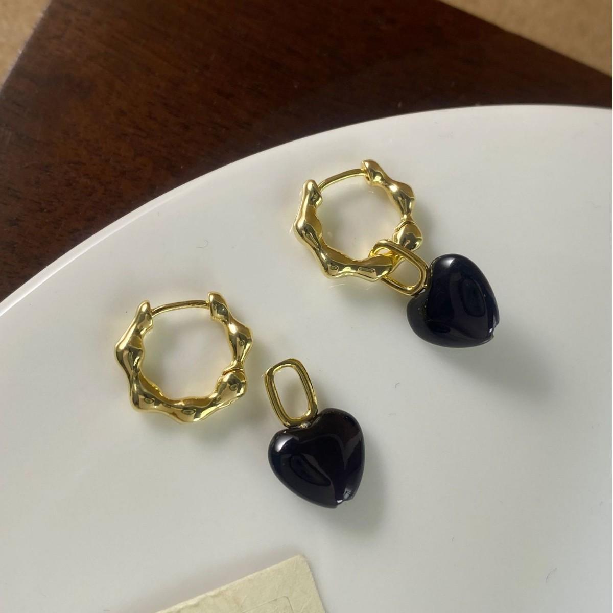 French-Chic Detachable Black Heart Stud Earrings – Elegant & Versatile Jewelry