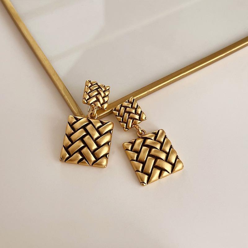 Retro fashion oil-dripping earrings niche temperament medieval style earrings personality high-end pearl earrings