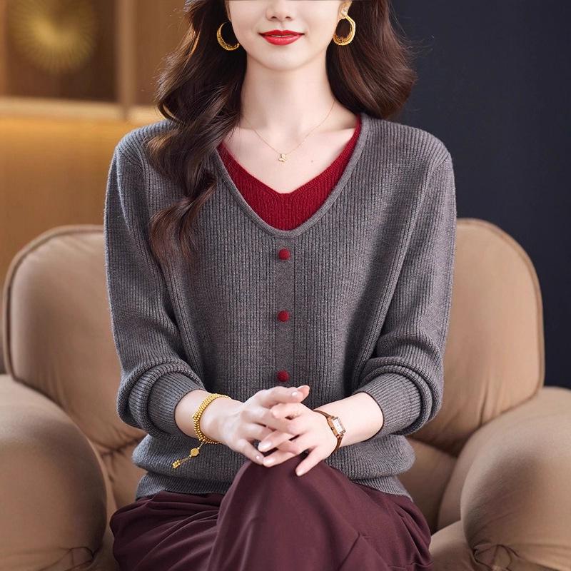 Middle-Aged & Elderly Women's Heart Collar Pullover Sweater: Loose, Short, Plus Size, Fake Two-Piece Wool Base Layer for Autumn/Winter.