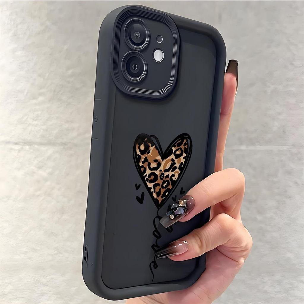 Leopard Heart Sandstone Groove iPhone 15/16/17 Case Cover