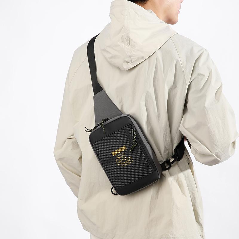 Men's Chest Bag Outdoor Sports Shoulder Bag Waterproof Lightweight Outdoor Crossbody Bag