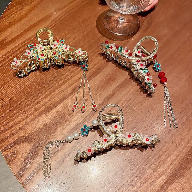 Elegant Hanfu Shark Hair Clip with Long Tassel for Women's Makeup and Hair Accessories