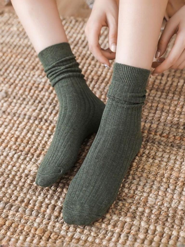 Sugar Fruit Striped Couple Mid Length Socks, Breathable, Sweat Absorbing, and Odor Proof, Suitable for Outdoor Hiking Activities