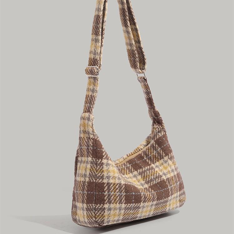 Autumn and Winter Plaid Tote Bag Women's 2024 New Large Capacity Class Commuter Bag Niche Retro Shoulder Messenger Bag