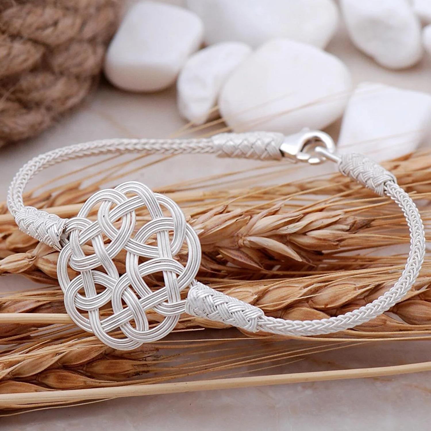 

Серебряный браслет с узлом любви Kazaziye в ручной обертке