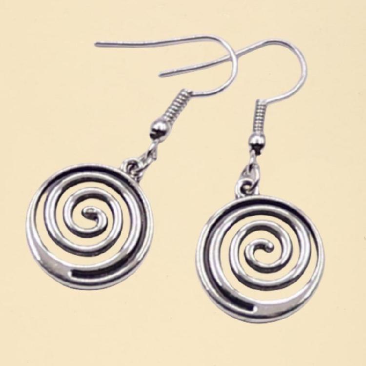 Eye Catching Pendant Necklace Unique Swirl Pendant Clavicle Chain Adjustable