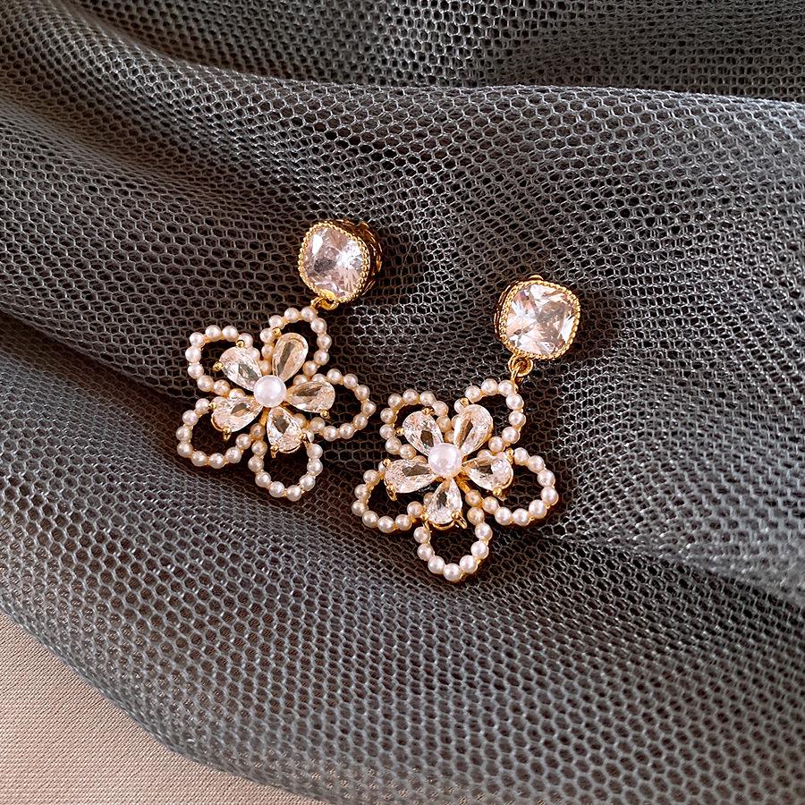Real Gold Electroplated Silver Needle Zircon Flower Pearl Stud Earrings Exquisite Elegance Versatile Earrings Light Luxury Niche Earrings