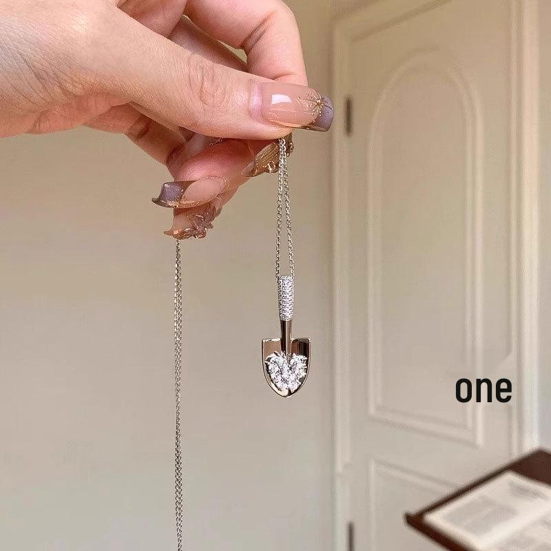 Women’s Hip Hop Punk Shovel Pendant Necklace – Versatile Clavicle Chain with Unique Style