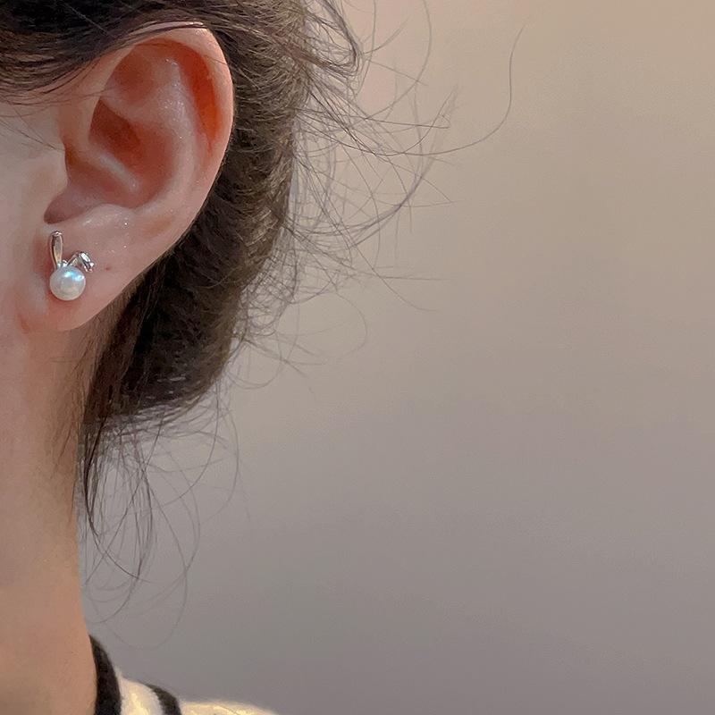New Trendy Charm Rabbit Long Ears Pearl Stud Earrings for Women Exquisite Fashion Little Korea Earring Bride Jewelry Accessories