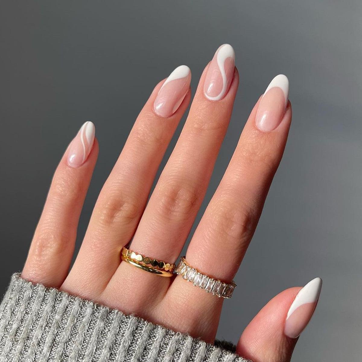 

Almond-Shaped White Minimalist Press-On Nails Glue Type