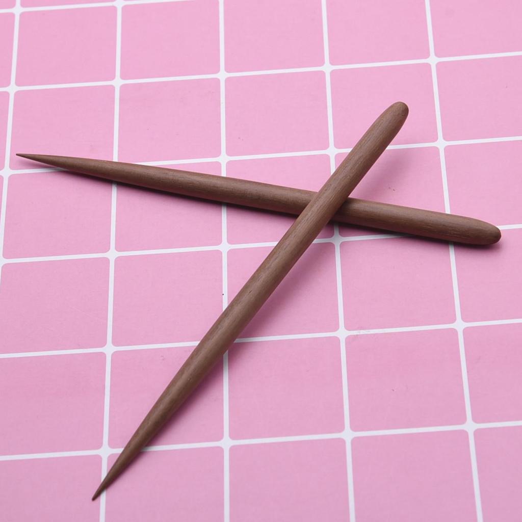 Ultra-Light Walnut Wood Knitting Needles with Clay Details for Wrinkle-Free Figure Clothes
