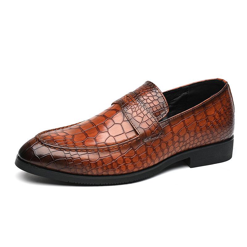 British Men's Crocodile Pattern Shiny Leather Loafers – Pointed Toe Slip-On Shoes for Nightclub Hairstylists, Cross-Border Plus Size Available.