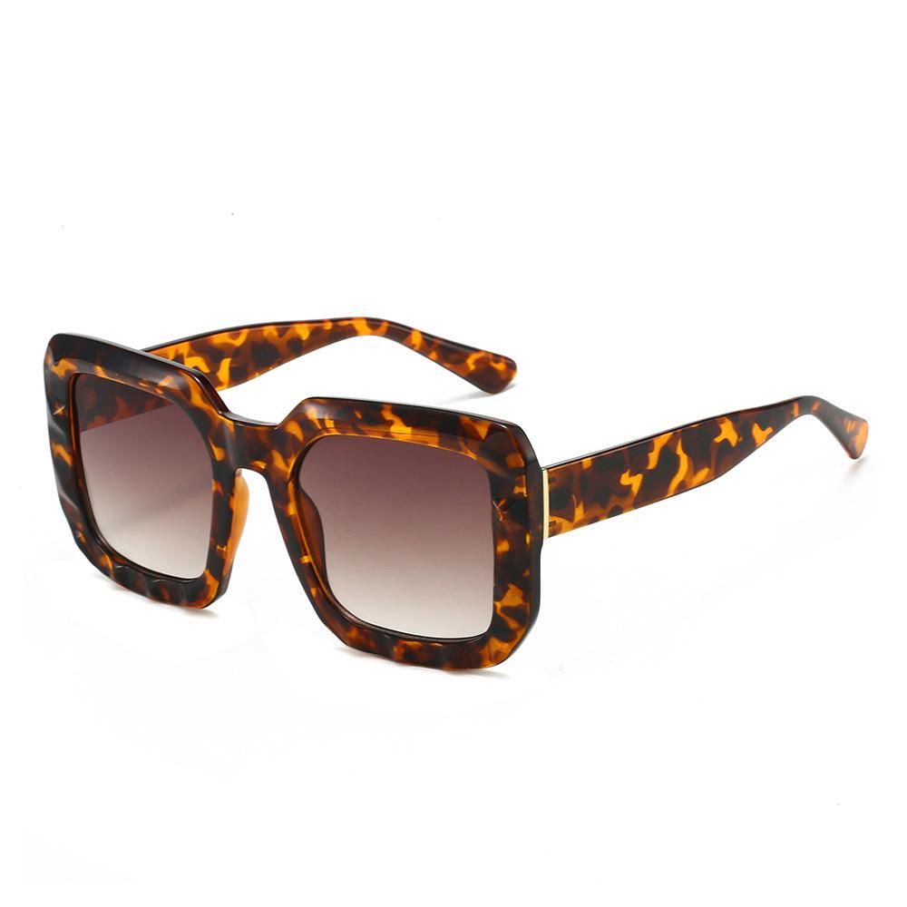 New Retro Gradient Fashion Sunglasses for Women Men Rectangular Frame UV400 Protection Contrast Color Design