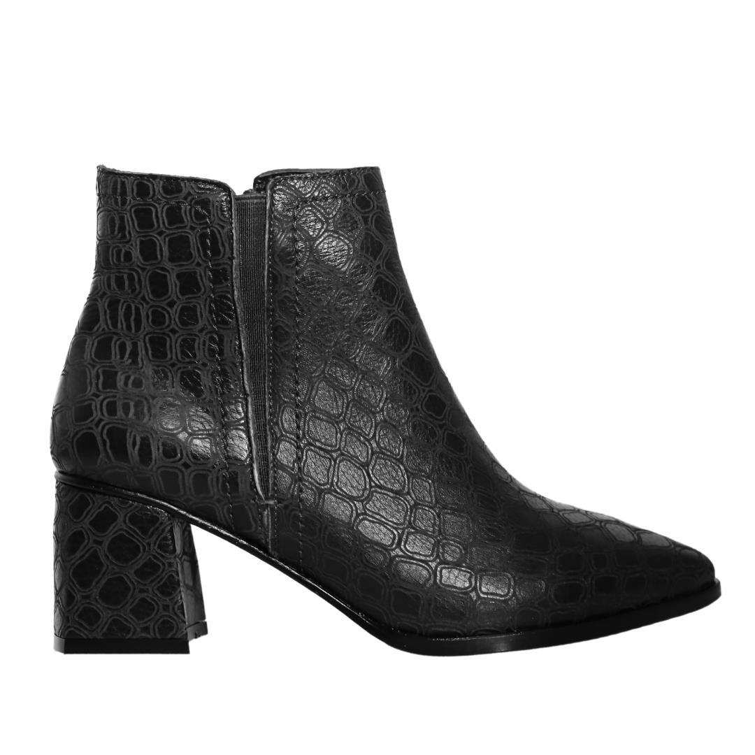 

Жіночі чоботи з натуральної шкіри на високих підборах 34