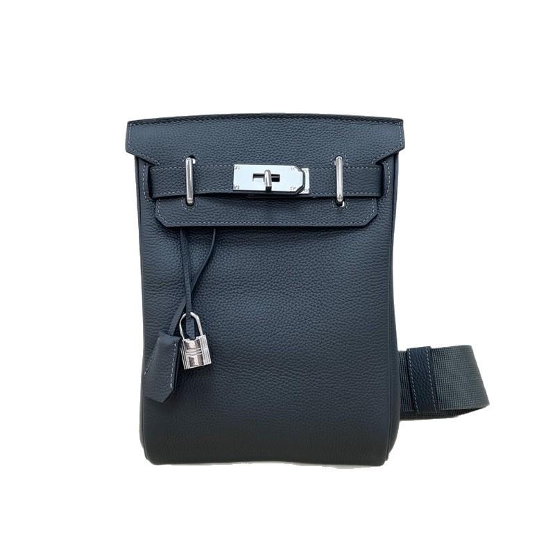 26 Neue erste Schicht Rindsleder Togo quadratische Schlüsselloch Brusttasche Unisex Leder Bauchtasche schräg über Körper tragbare Umhängetasche modisch Rücken