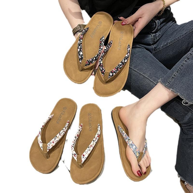 Nouvelle mode d'été vêtements d'extérieur polyvalents clip pour pied talon plat tongs pour femmes antidérapantes fond plat plage cool pantoufles