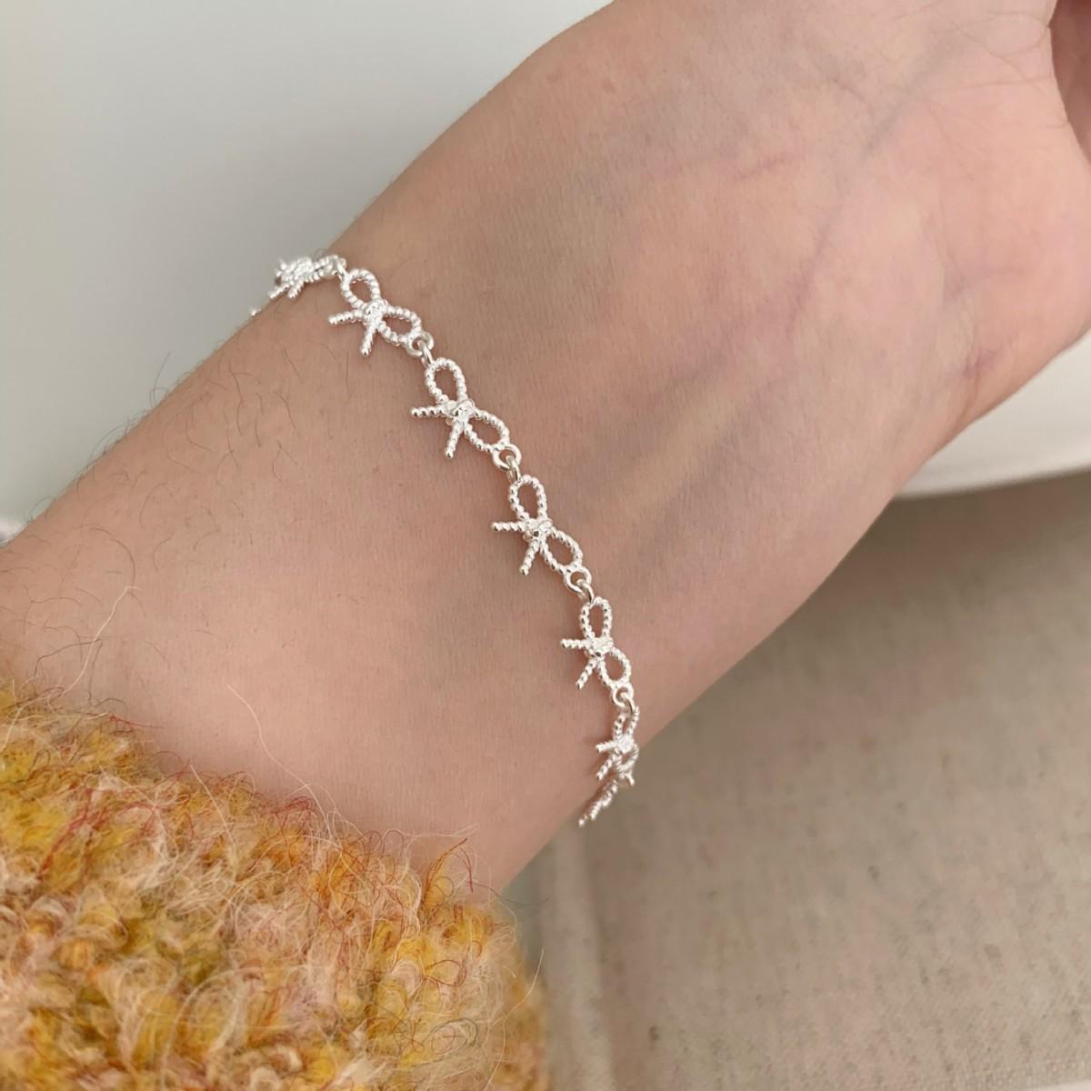 Sweet Bowknot Bracelet - Stylish & Versatile Women s Jewelry Trend