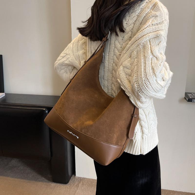 Large capacity bag women's autumn and winter versatile 2025 new retro shoulder crossbody bucket bag women's commuter tote bag