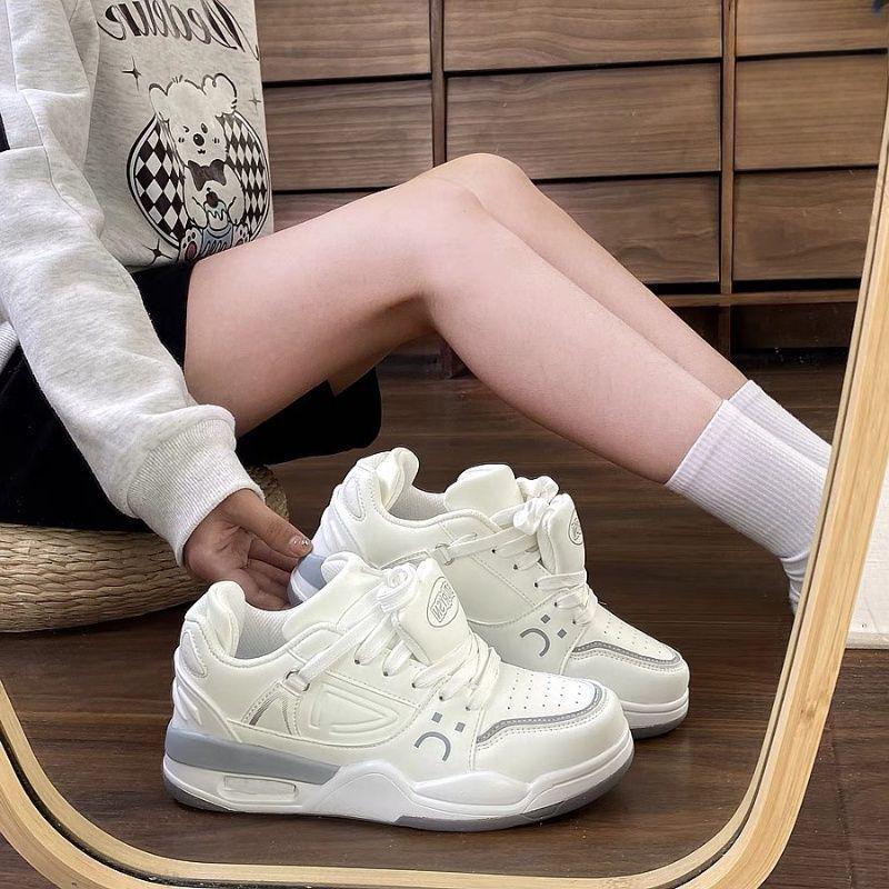 Fashion Lace Up Running Shoes Sports Couple Walking Shoes Outdoor Soft Women Sneakers Fashion Tennis Vulcanized Sneakers