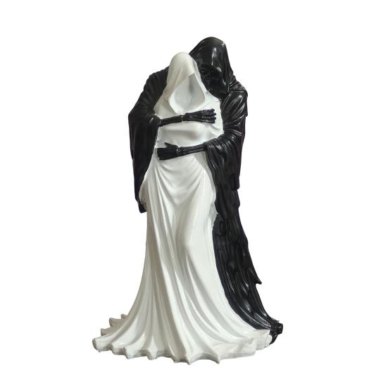 Synthetic Resin Ornaments Gothic Hugging Reaper Figurine, Black And White Skeleton Alternative Aesthetic Collectibles Statue for Bookshelves Desktop,