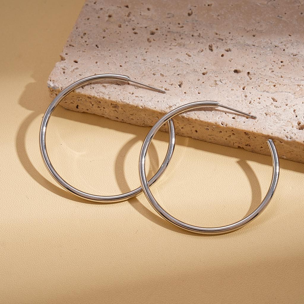 Smooth Geometric Round Silver Needle Stud Earrings, Metallic Sense, Fashionable and Versatile Temperament Earrings