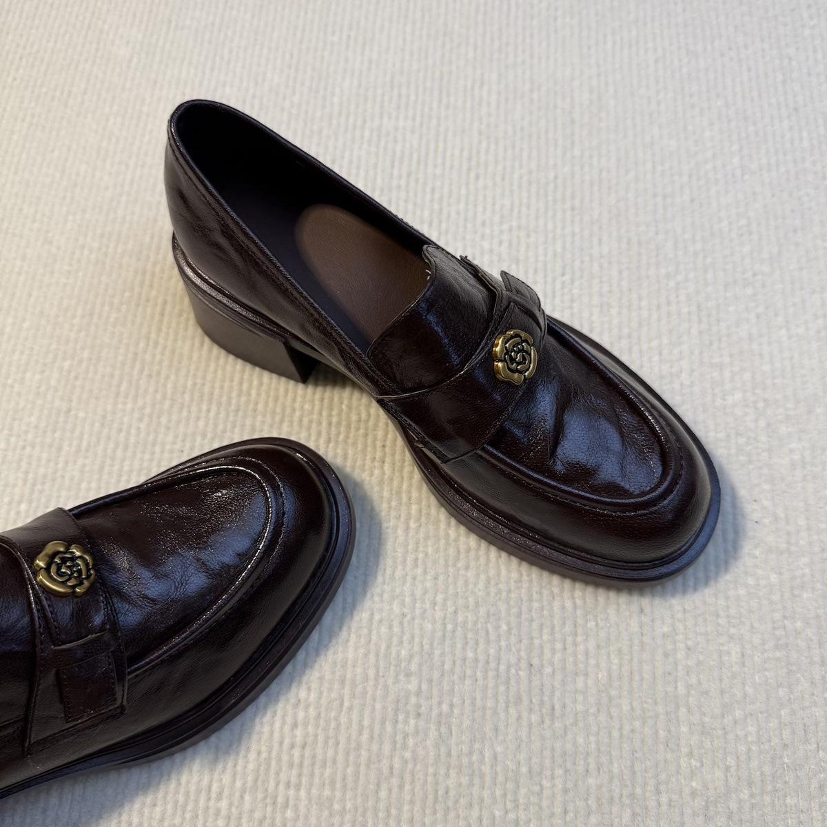 

Супермягкая овечья кожа~ лоферы женские камелия золотая пряжка британский стиль на одной педали маленькие кожаные туфли на толстой подошве на высоком каблуке одинарные туфли 40