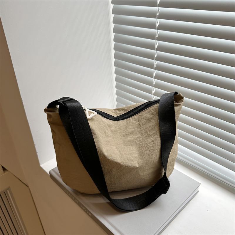 Nylon Dumpling Bag, Men's and Women's Messenger Bag, Simple Sports Style, Large Capacity Casual Shoulder Bag, Light Weight