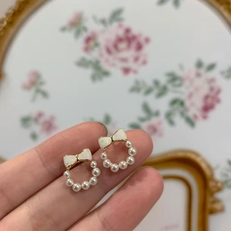 Women's Light Luxury Bow Pearl Stud Earrings - Chic, Versatile, and Sweet Oil Drop Design