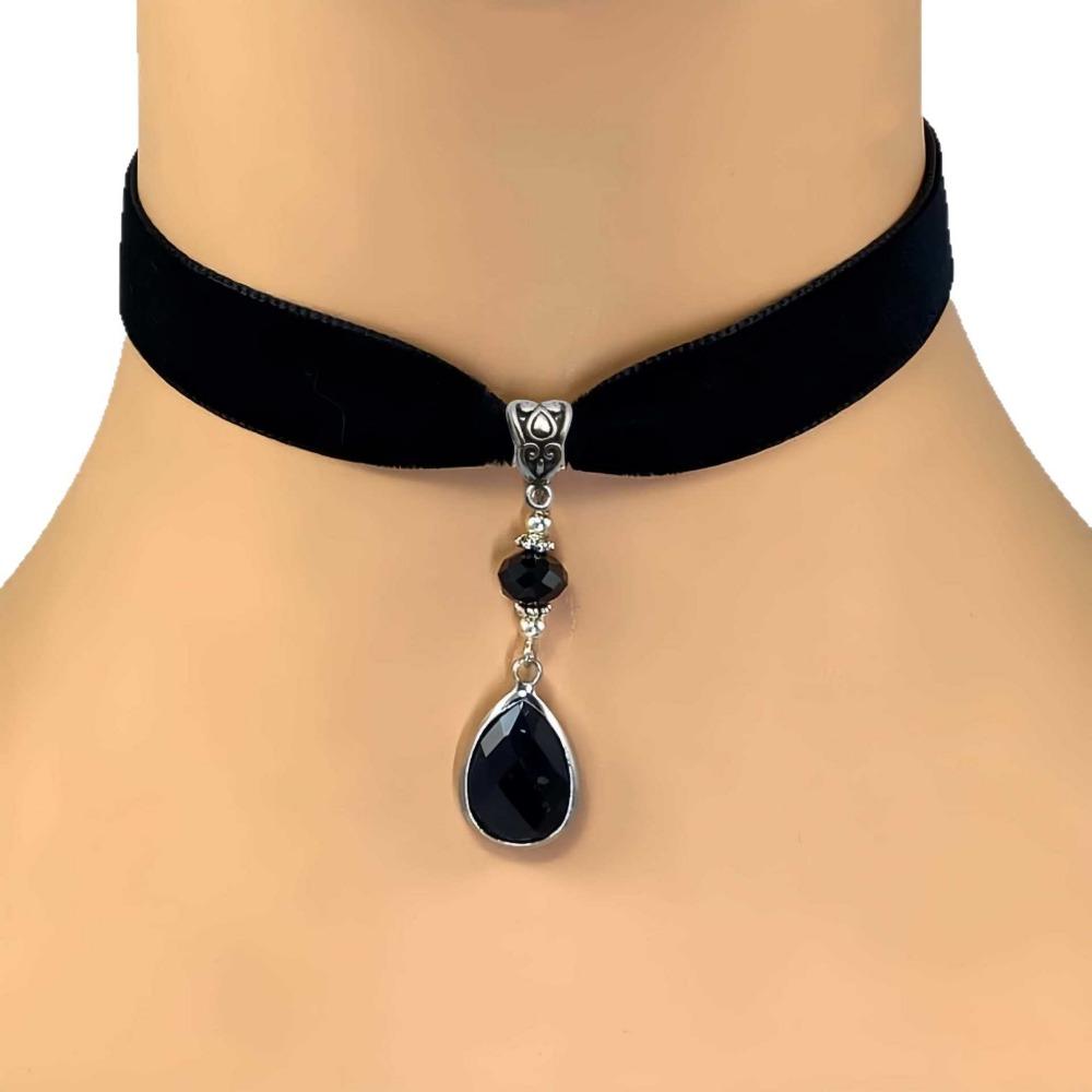 Retro Victorian Velvet Choker Black Waterdrop-shaped Crystal Pendant Necklace for Women Halloween Goth Party Jewelry Accessories