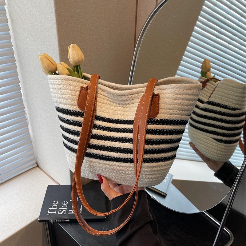 Commuter large-capacity rope woven bag women's new summer versatile shoulder bag beach vacation tote bag