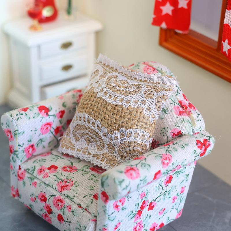 2Pcs 1/12 Dollhouse Simulation Mini Lace Pillow Sofa Cushion Dollhouse Living Room Decoration Dolls House Decor Accessories