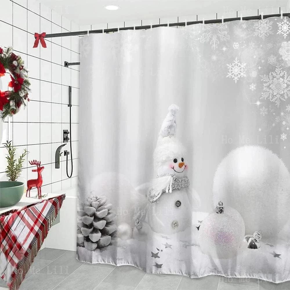 Fröhliche Schneemann-Party Niedliche Weiße Weihnachtskugel Weihnachtsbaum Schneebedeckte Vögel Cartoon-Stil Winterliche Feiertags-Duschvorhänge