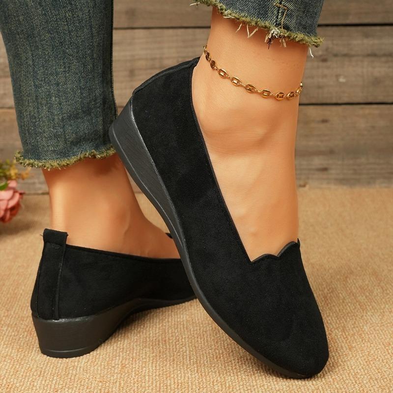 

Spring and Autumn new shallow low-heeled casual shoes fashionable suede pointed large-size women s shoes 36