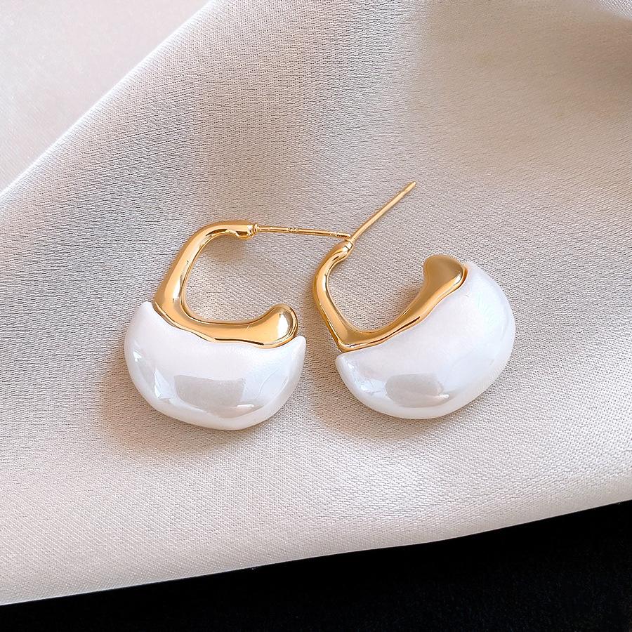European and American retro irregular resin geometric earrings, stud earrings, simple personalized earrings