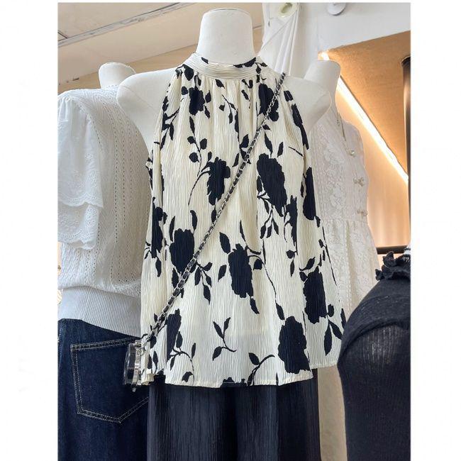 Design-Conscious Floral Halter Neck Sleeveless Camisole for Women Medium