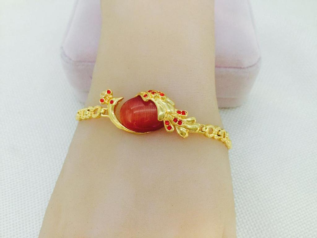 European Gold-Plated Women's Necklace & Bracelet Set with Cat's Eye Peacock Pendant Jewelry