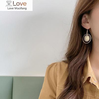 Boucles d'oreilles à clip rondes géométriques exagérées et cool en forme de soleil couleur or créatives Hip Hop sans trou pour femmes