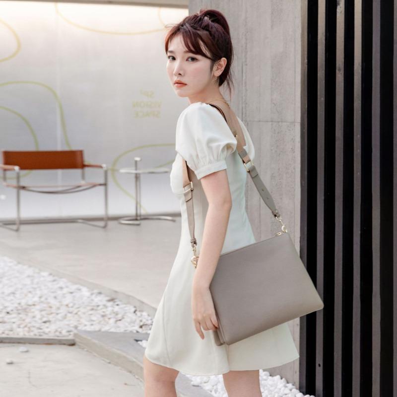 Bag Women's Trendy Leather Shoulder Messenger Bag Premium Texture Portable Commuter Bag Large Capacity Messenger Bag