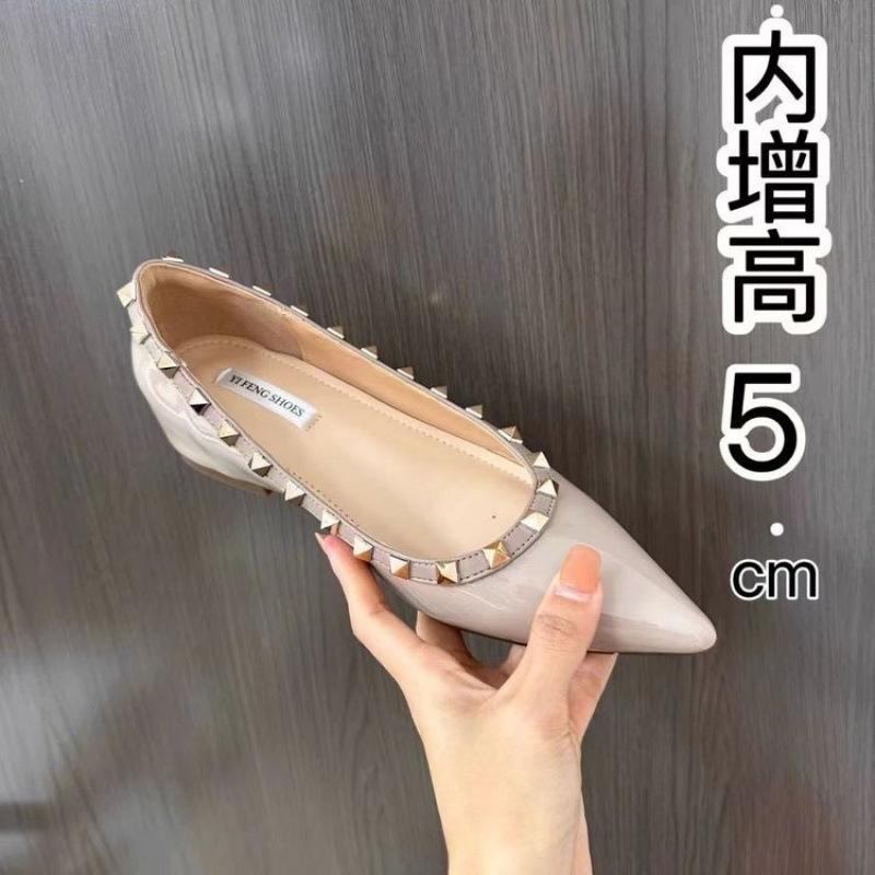 Temperament small V home rivet light mouth nude pointed head inner height increase soft patent leather single shoes women's commuter shoes
