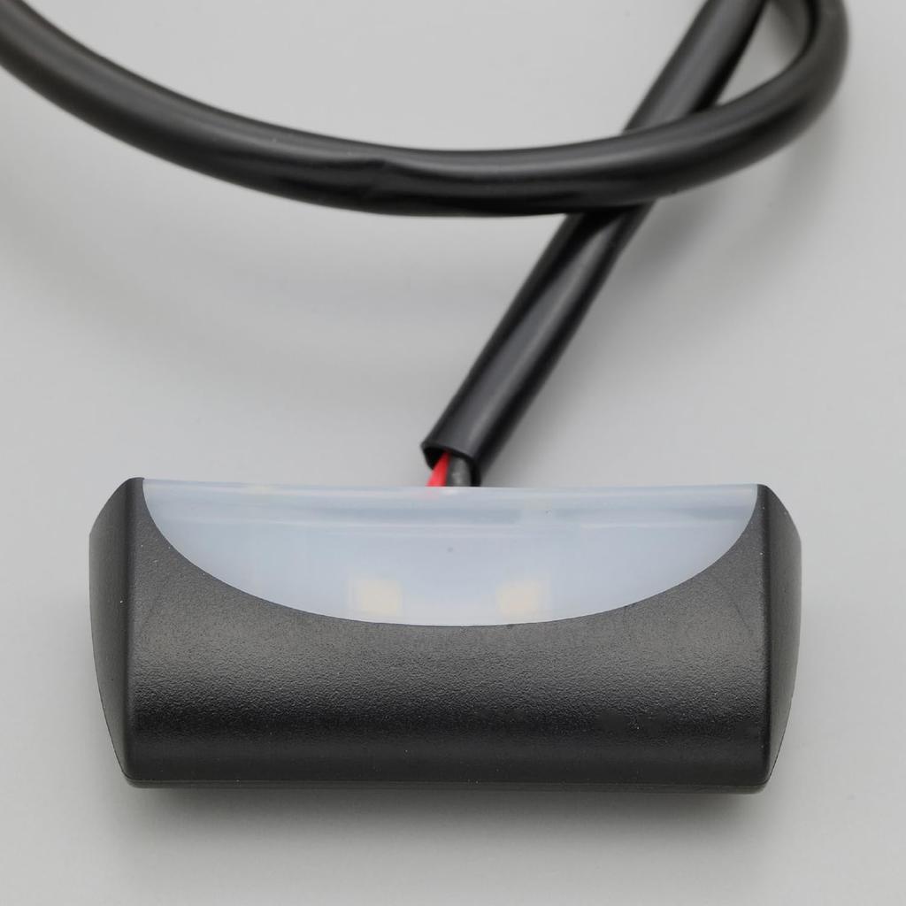 Daytona 24481 Kennzeichenleuchte für Motorräder, E-Prüfzeichen, LED-Kennzeichenleuchte, SC2, Einzelkomponente, CA103 Anschluss/Hülse montiert