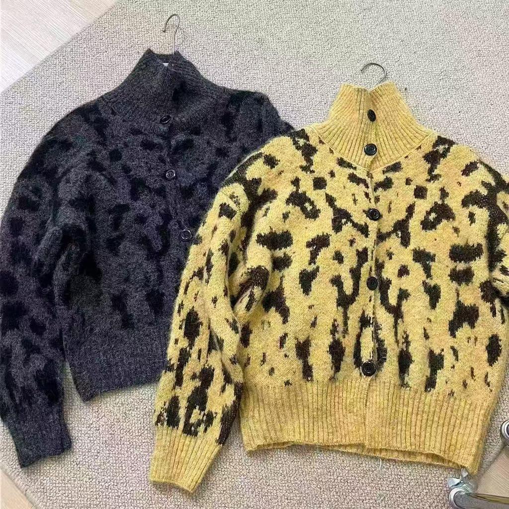 Women's Retro Leopard Knit Cardigan: Thick Leopard Coat for 2025 Autumn/Winter