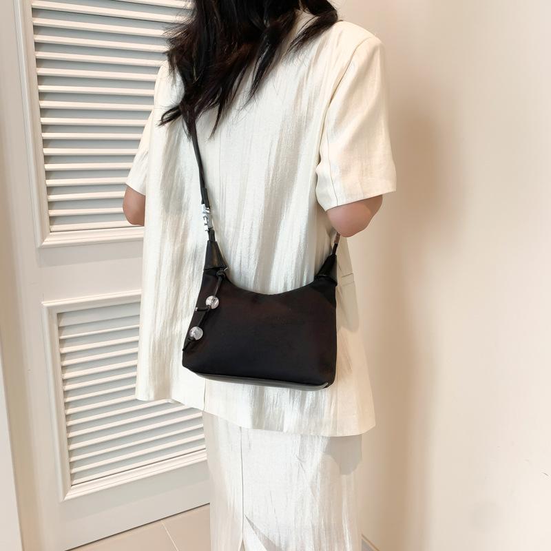 2025 new Chinese style small bag women's autumn fashion messenger bag versatile portable dumpling bag